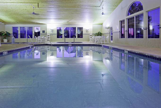 Imagen de la piscina del Hotel Country Inn and Suites by Radisson, Albertville, MN. Foto 17