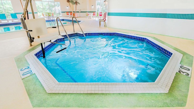 Imagen de la piscina del Hotel Country Inn and Suites by Radisson, Appleton, WI. Foto 20