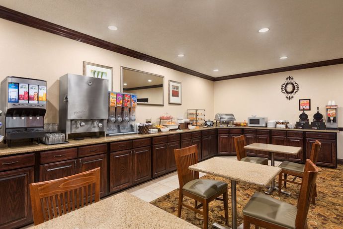 Imagen del bar/restaurante del Hotel Country Inn and Suites by Radisson, Asheville at Asheville Outlet Mall, NC. Foto 2