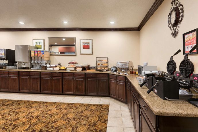 Imagen del bar/restaurante del Hotel Country Inn and Suites by Radisson, Asheville at Asheville Outlet Mall, NC. Foto 4