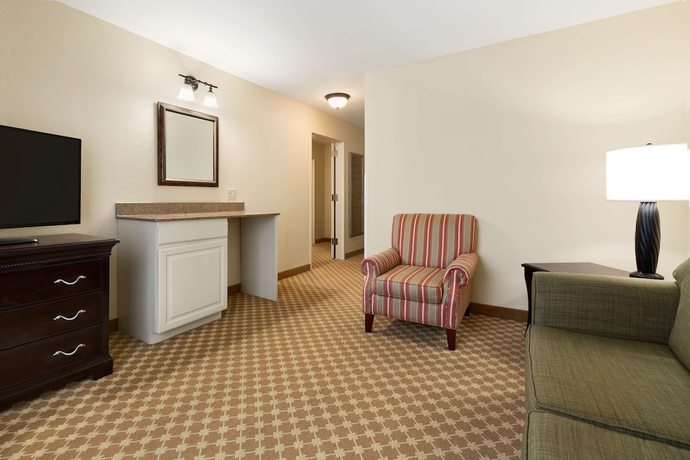 Imagen de la habitación del Hotel Country Inn and Suites by Radisson, Asheville at Asheville Outlet Mall, NC. Foto 10