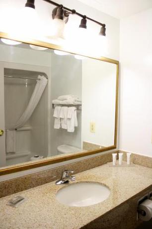 Imagen de la habitación del Hotel Country Inn and Suites by Radisson, BWI Airport (Baltimore), MD. Foto 9