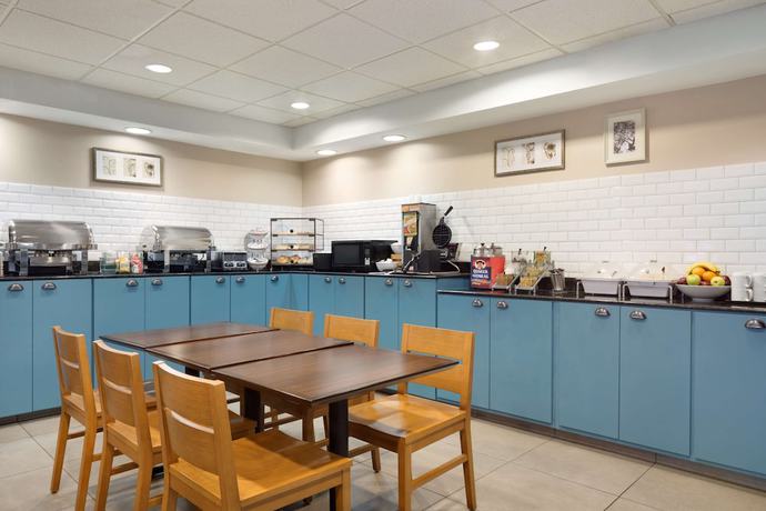 Imagen del bar/restaurante del Hotel Country Inn and Suites by Radisson, Camp Springs (Andrews Air Force Base), MD. Foto 2