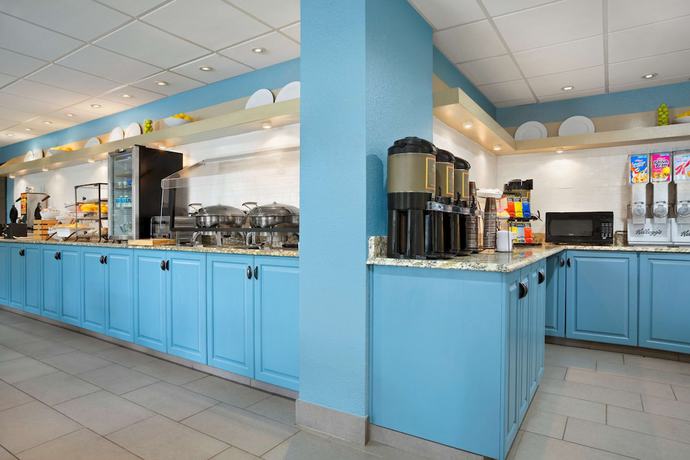 Imagen del bar/restaurante del Hotel Country Inn and Suites by Radisson, Charlotte University Place, NC. Foto 3