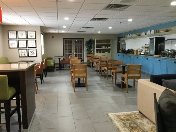 Imagen del bar/restaurante del Hotel Country Inn and Suites by Radisson, Charlotte University Place, NC. Foto 4