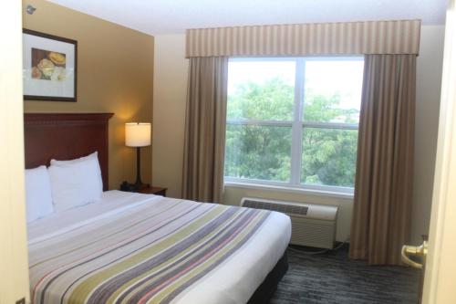 Imagen de la habitación del Hotel Country Inn and Suites by Radisson, Crystal Lake, IL. Foto 9
