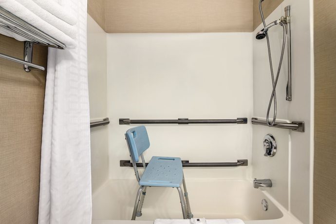 Imagen de la habitación del Hotel Country Inn and Suites by Radisson, Dakota Dunes, SD. Foto 2