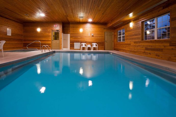 Imagen de la piscina del Hotel Country Inn and Suites by Radisson, Dakota Dunes, SD. Foto 20