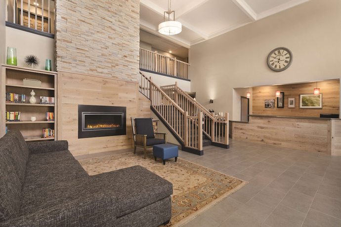 Imagen de los interiores del Hotel Country Inn and Suites by Radisson, Detroit Lakes. Foto 17