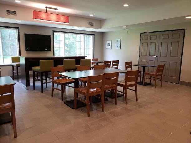 Imagen del bar/restaurante del Hotel Country Inn and Suites by Radisson, Detroit Lakes. Foto 1