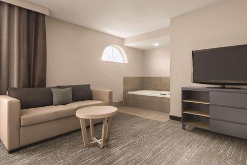 Imagen de la habitación del Hotel Country Inn and Suites by Radisson, Dubuque, IA. Foto 16
