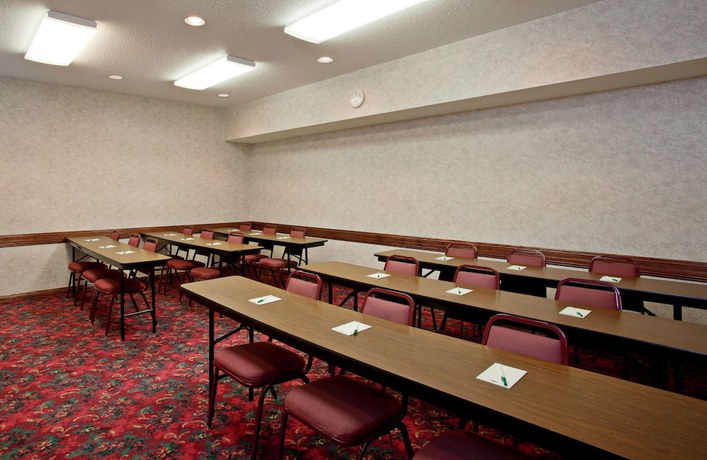 Imagen de los interiores del Hotel Country Inn and Suites by Radisson, Elk River, MN. Foto 19