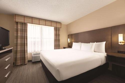 Imagen de la habitación del Hotel Country Inn and Suites by Radisson, Forest Lake, MN. Foto 15