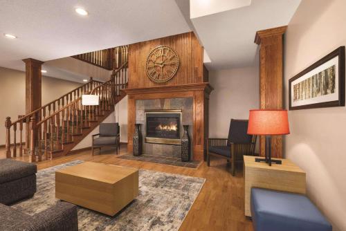 Imagen general del Hotel Country Inn and Suites by Radisson, Forest Lake, MN. Foto 1