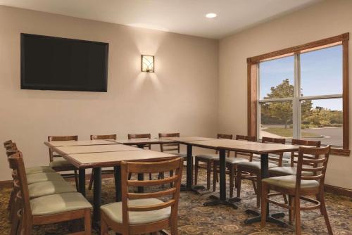 Imagen general del Hotel Country Inn and Suites by Radisson, Forest Lake, MN. Foto 5
