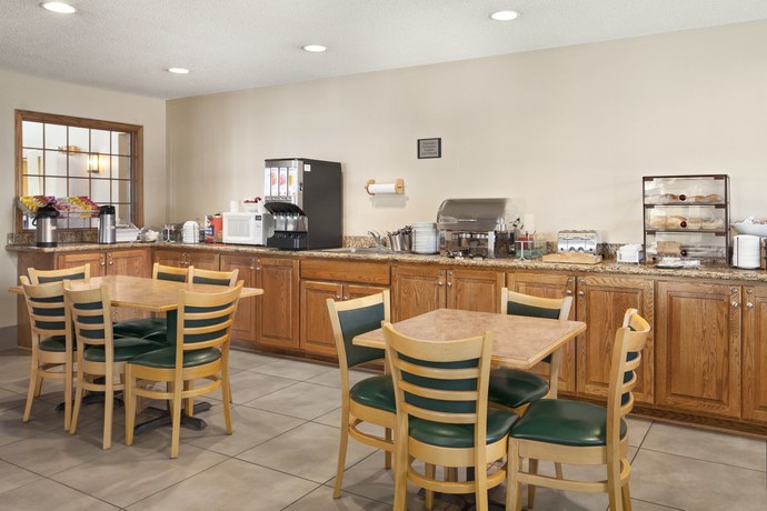 Imagen del bar/restaurante del Hotel Country Inn and Suites by Radisson, Fort Dodge, IA. Foto 3