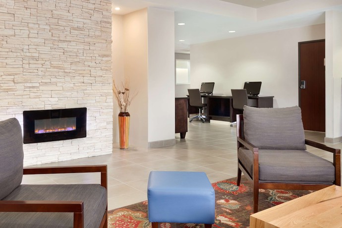 Imagen de los interiores del Hotel Country Inn and Suites by Radisson, Fresno North, CA. Foto 19