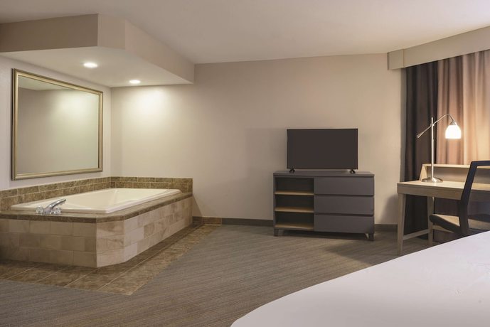 Imagen de la habitación del Hotel Country Inn and Suites by Radisson, Germantown, WI. Foto 13