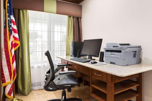 Imagen general del Hotel Country Inn and Suites by Radisson, Grand Rapids Airport, MI. Foto 2