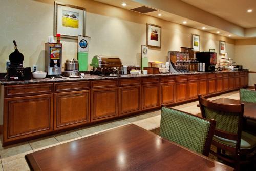 Imagen del bar/restaurante del Hotel Country Inn and Suites by Radisson, Jacksonville West. Foto 10