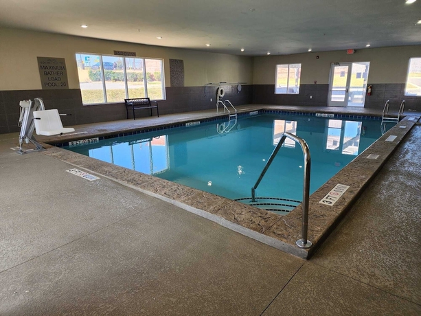 Imagen de la piscina del Hotel Country Inn and Suites by Radisson Macon West. Foto 19