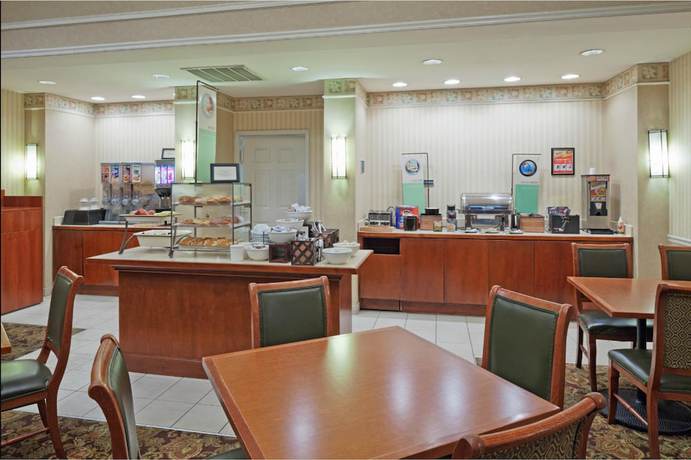 Imagen del bar/restaurante del Hotel Country Inn and Suites by Radisson, Montgomery East. Foto 6