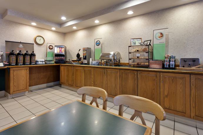 Imagen del bar/restaurante del Hotel Country Inn and Suites by Radisson, Mount Morris, NY. Foto 1