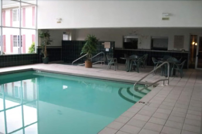 Imagen de la piscina del Hotel Country Inn and Suites by Radisson, Mount Morris, NY. Foto 12