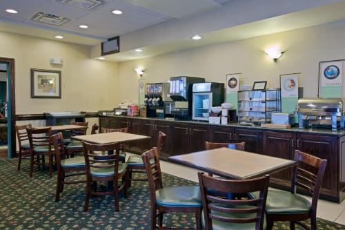 Imagen general del Hotel Country Inn and Suites by Radisson, Newport News South. Foto 2