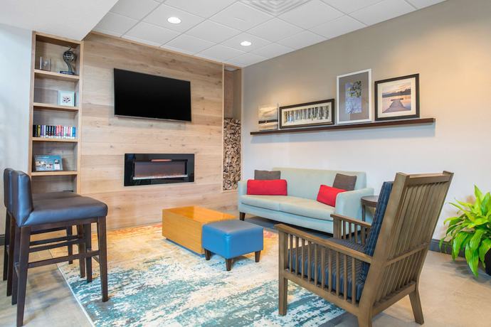 Imagen de los interiores del Hotel Country Inn and Suites by Radisson, Port Canaveral, FL. Foto 18