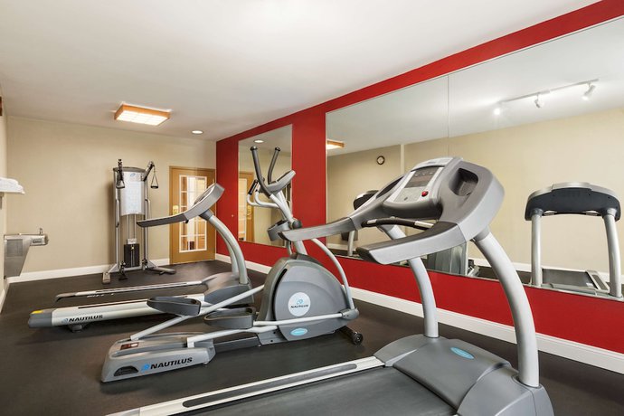 Imagen de los interiores del Hotel Country Inn and Suites by Radisson, Savannah I-95 North, GA. Foto 15