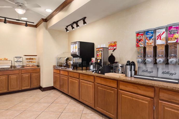 Imagen del bar/restaurante del Hotel Country Inn and Suites by Radisson, Savannah I-95 North, GA. Foto 1