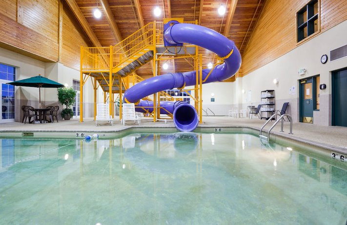 Imagen de la piscina del Hotel Country Inn and Suites by Radisson, Shoreview, MN. Foto 19