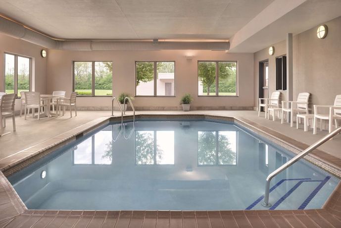 Imagen de la piscina del Hotel Country Inn and Suites by Radisson, Springfield,. Foto 20