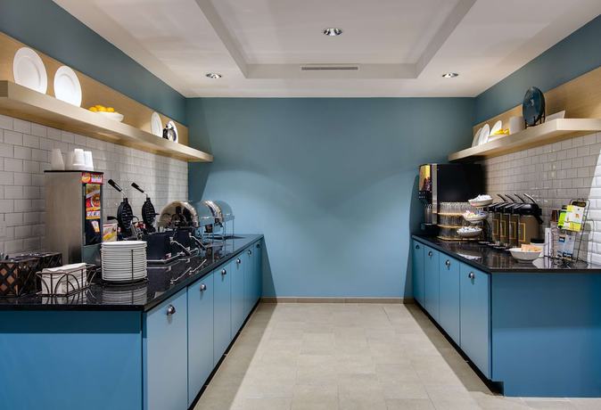 Imagen del bar/restaurante del Hotel Country Inn and Suites by Radisson, Springfield,. Foto 4