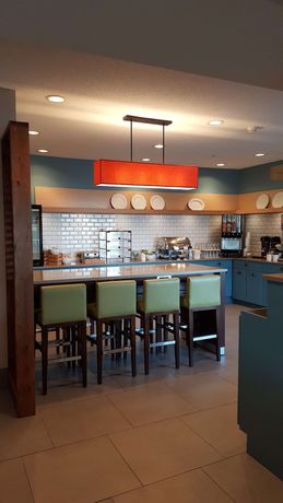 Imagen del bar/restaurante del Hotel Country Inn and Suites by Radisson, Springfield, OH. Foto 4