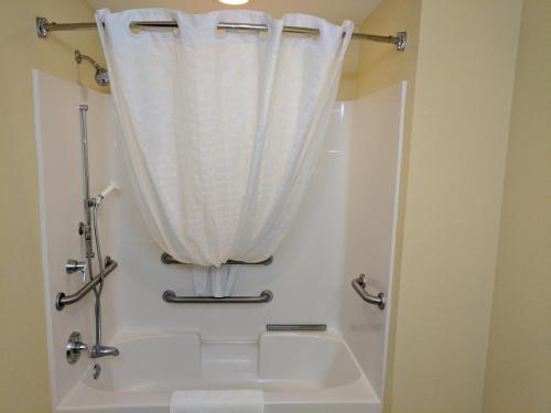 Imagen de la habitación del Hotel Country Inn and Suites by Radisson, Tallahassee Northwest I-10, FL. Foto 6