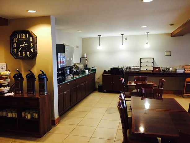Imagen del bar/restaurante del Hotel Country Inn and Suites by Radisson, Winnipeg, MB. Foto 3