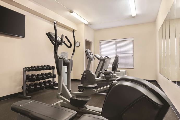 Imagen de los interiores del Hotel Country Inn and Suites by Radisson, Wytheville, VA. Foto 11