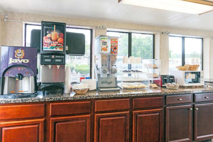 Imagen del bar/restaurante del Hotel Country Inn y Suites by Radisson, Flagstaff Downtown, AZ. Foto 2