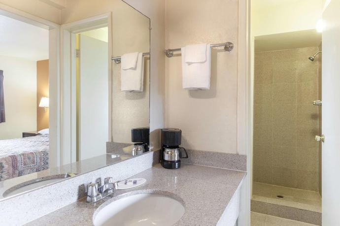 Imagen de la habitación del Hotel Country Inn y Suites by Radisson, Flagstaff Downtown, AZ. Foto 3