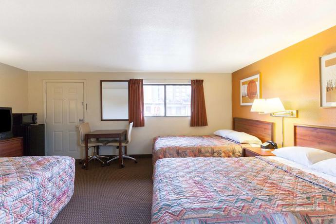 Imagen de la habitación del Hotel Country Inn y Suites by Radisson, Flagstaff Downtown, AZ. Foto 4