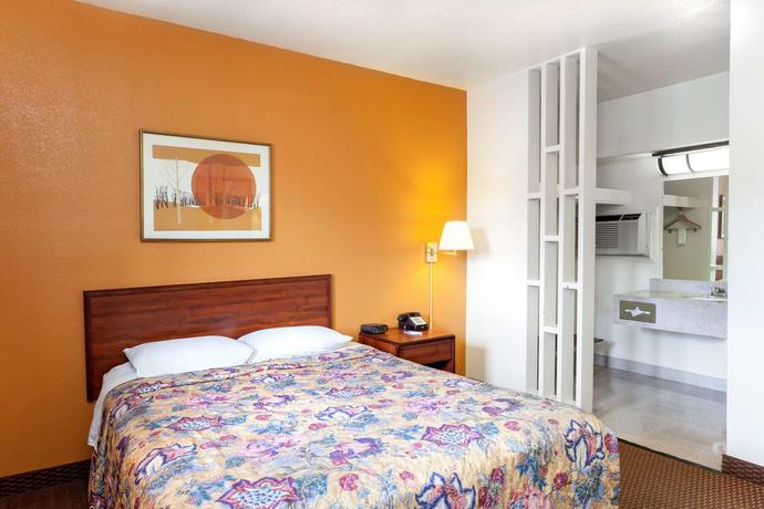 Imagen de la habitación del Hotel Country Inn y Suites by Radisson, Flagstaff Downtown, AZ. Foto 5