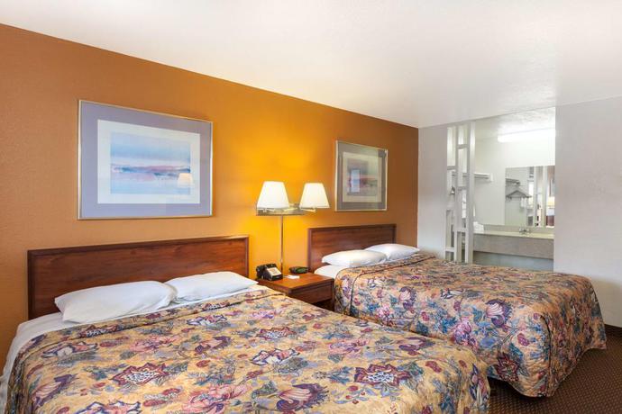 Imagen de la habitación del Hotel Country Inn y Suites by Radisson, Flagstaff Downtown, AZ. Foto 6