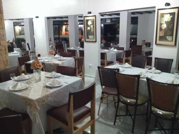 Imagen del bar/restaurante del Hotel Country La Tour. Foto 4