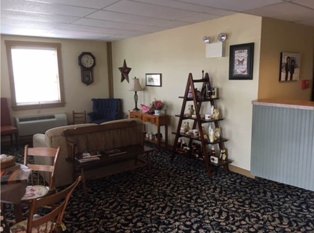 Imagen de los interiores del Hotel Country Living Inn. Foto 17