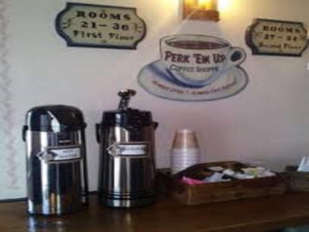 Imagen del bar/restaurante del Hotel Country Living Inn. Foto 3
