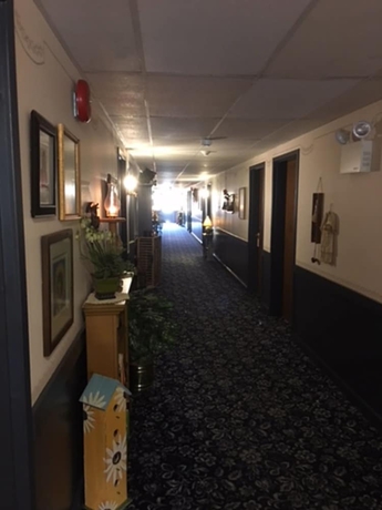 Imagen de los interiores del Hotel Country Living Inn. Foto 19