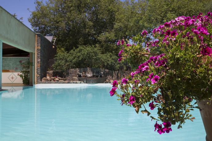 Imagen de la piscina del Hotel Country Mandra Edera. Foto 18