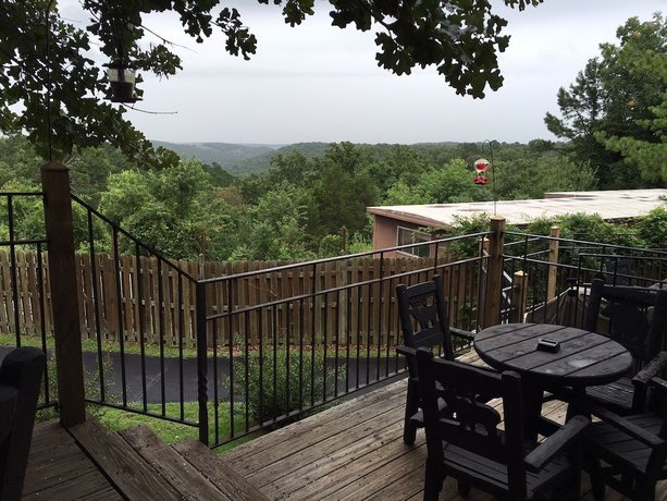 Imagen de los exteriores del Hotel Country Mountain Inn, Eureka Springs. Foto 7